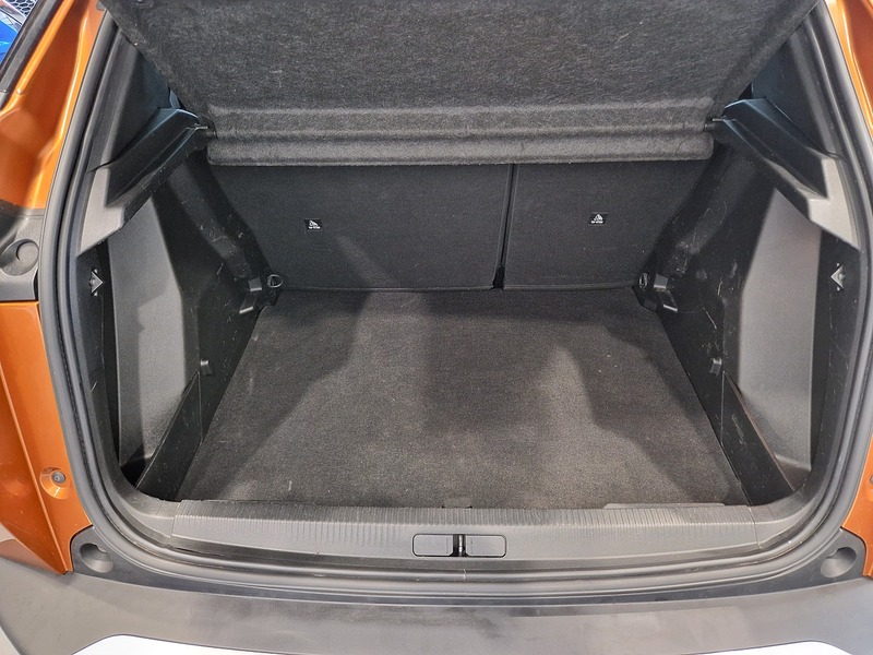 Peugeot 2008 PureTech Active Premium + - U12021