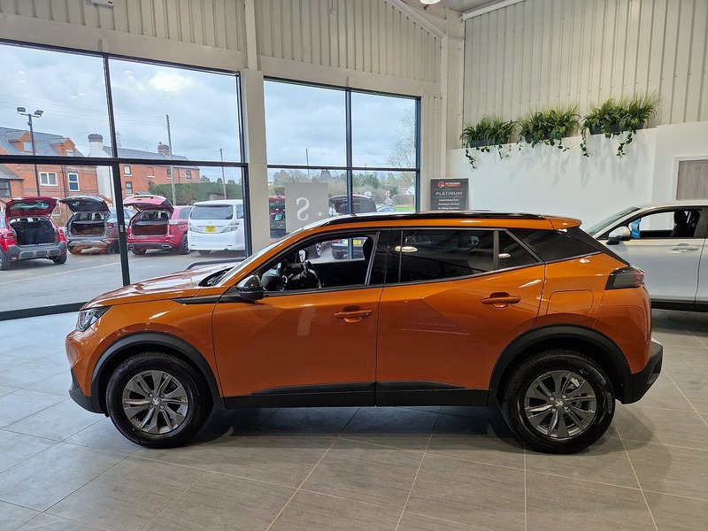 Peugeot 2008 PureTech Active Premium + - U12021