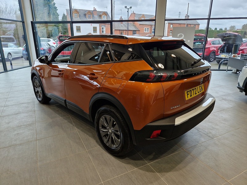 Peugeot 2008 PureTech Active Premium + - U12021