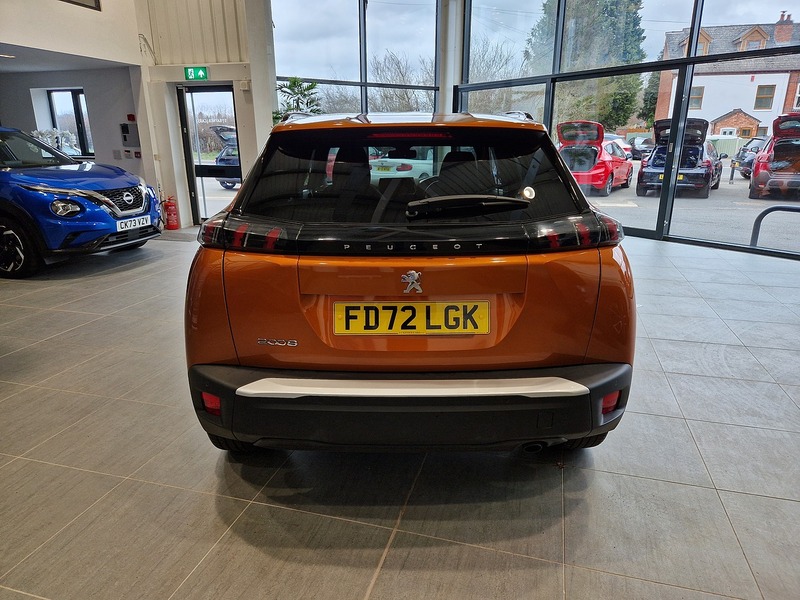 Peugeot 2008 PureTech Active Premium + - U12021