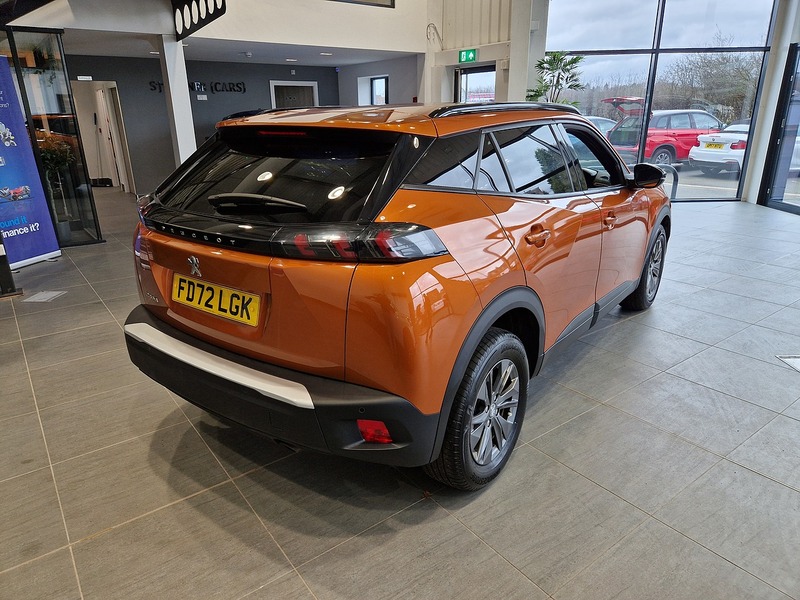 Peugeot 2008 PureTech Active Premium + - U12021