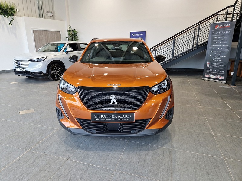 Peugeot 2008 PureTech Active Premium + - U12021