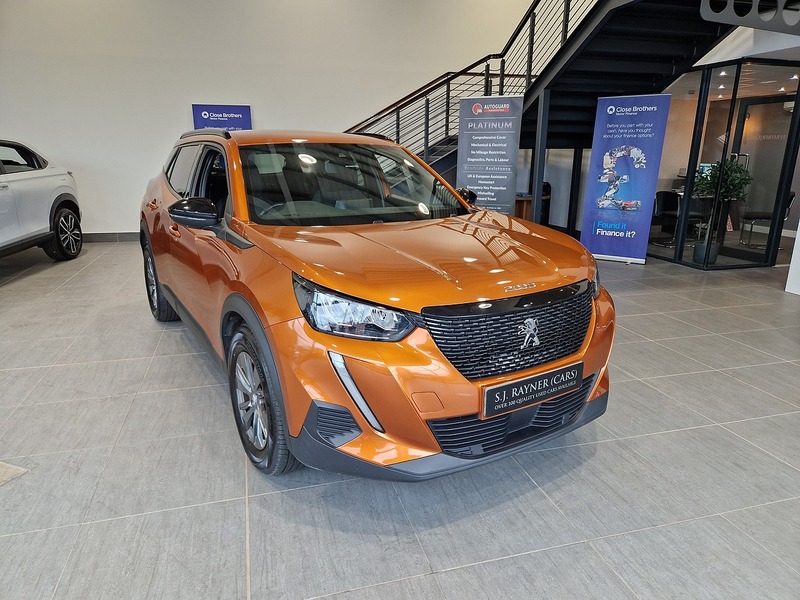 Peugeot 2008 PureTech Active Premium + - U12021