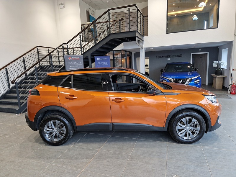 Peugeot 2008 PureTech Active Premium + - U12021