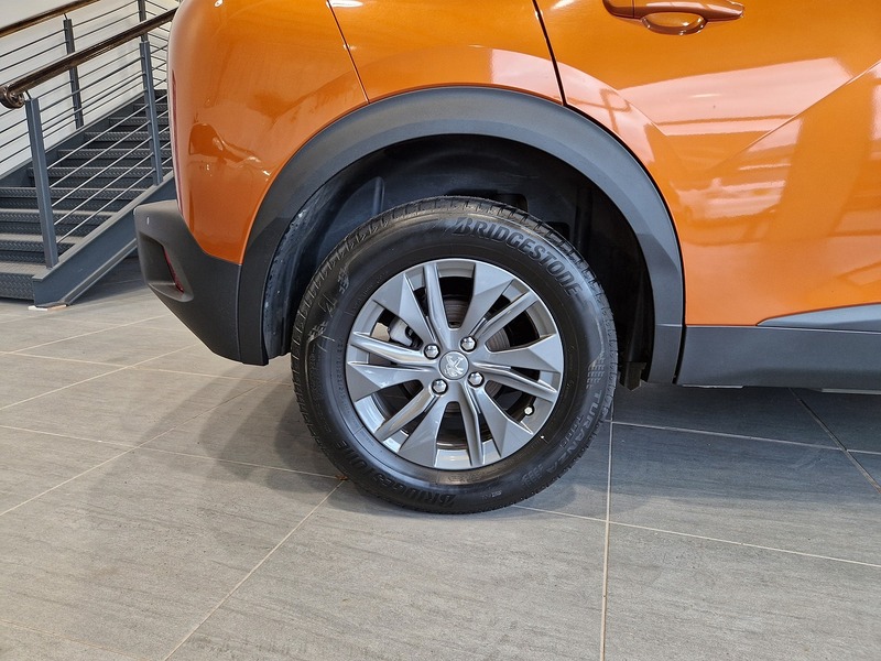 Peugeot 2008 PureTech Active Premium + - U12021