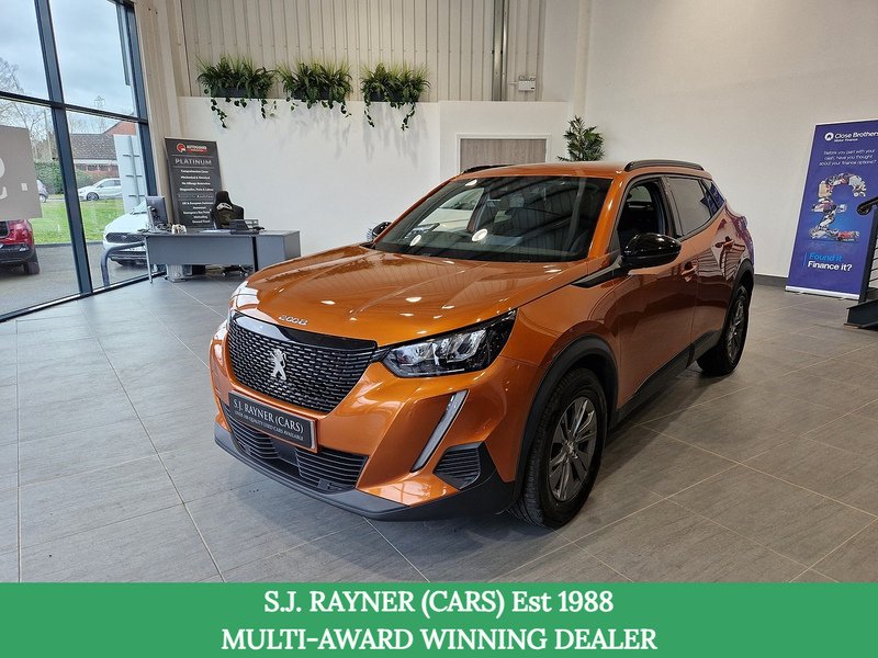 Peugeot 2008 PureTech Active Premium + - U12021