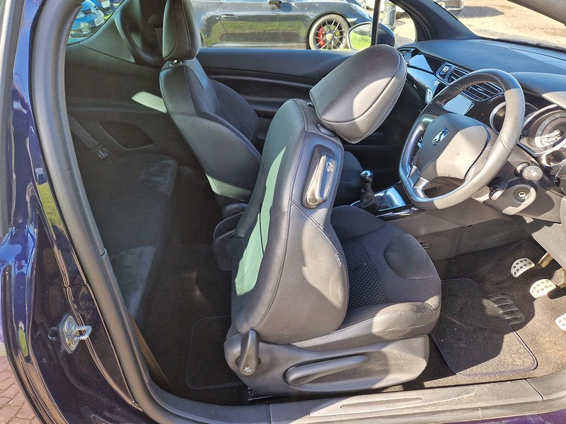 DS AUTOMOBILES DS 3 PureTech Elegance - U12036