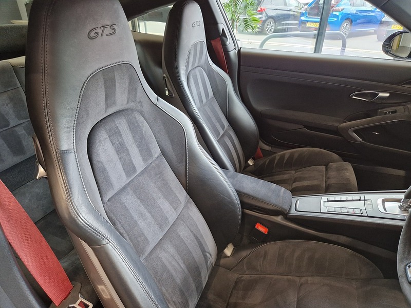 Porsche 911 T 991 Carrera GTS - U12057
