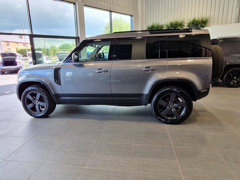 Land Rover Defender 110 D250 MHEV SE - U12090