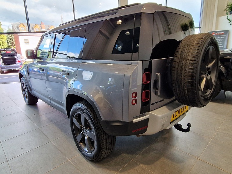 Land Rover Defender 110 D250 MHEV SE - U12090
