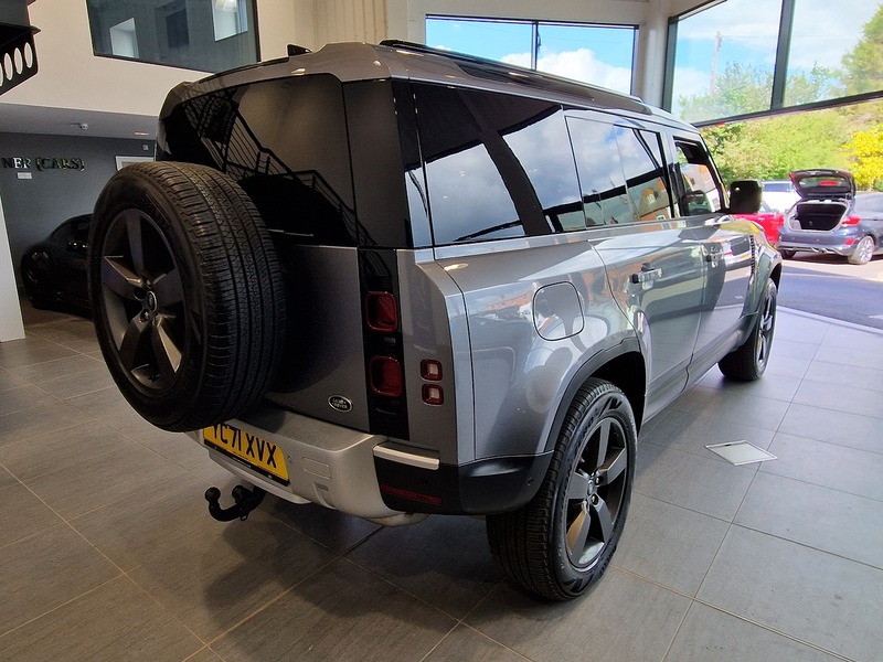 Land Rover Defender 110 D250 MHEV SE - U12090