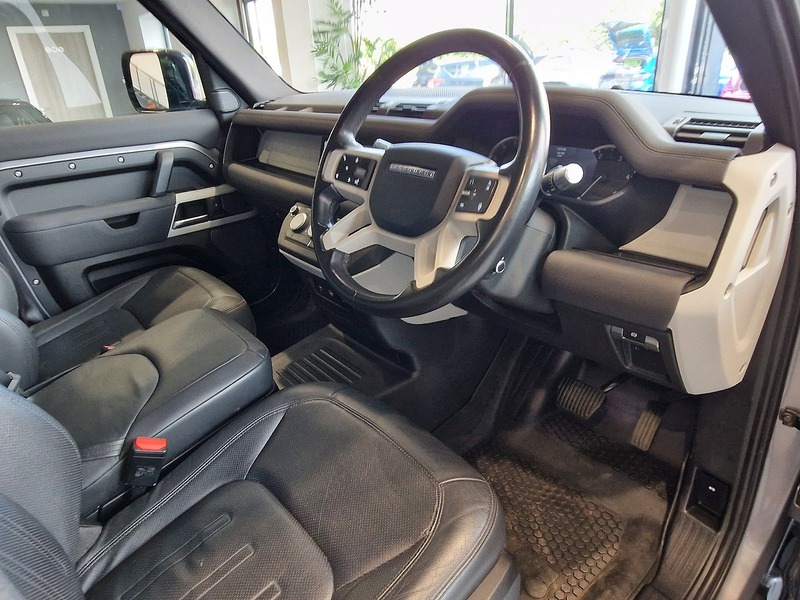 Land Rover Defender 110 D250 MHEV SE - U12090