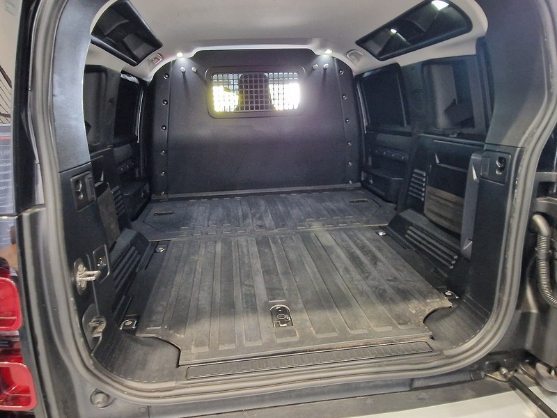 Land Rover Defender 110 D250 MHEV SE - U12090