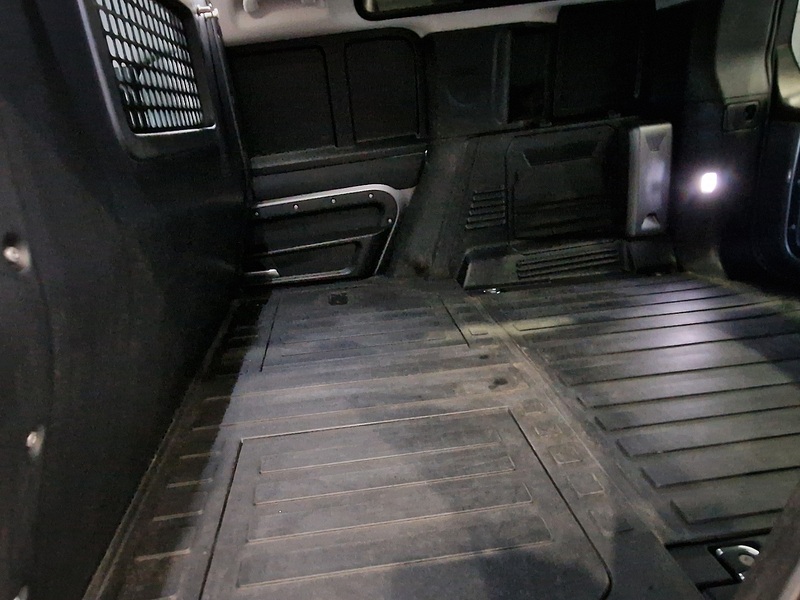Land Rover Defender 110 D250 MHEV SE - U12090