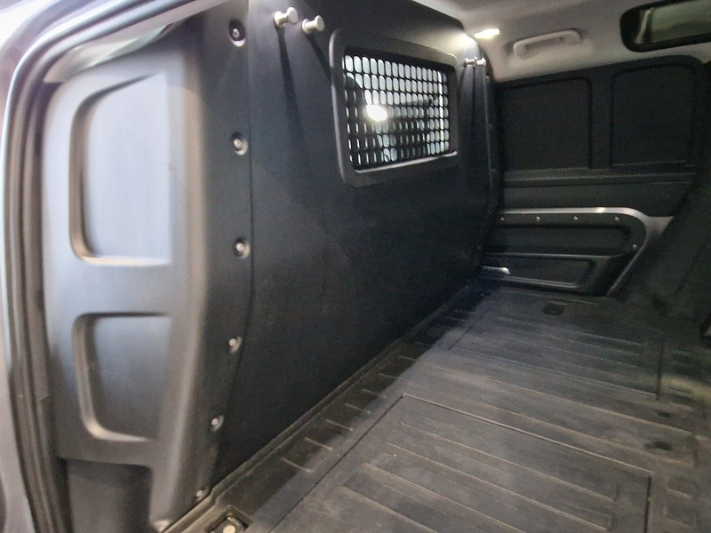 Land Rover Defender 110 D250 MHEV SE - U12090