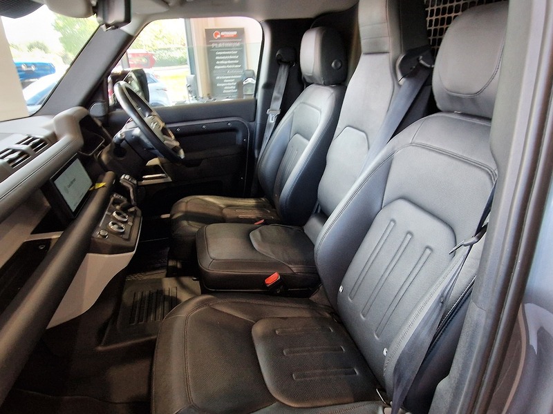Land Rover Defender 110 D250 MHEV SE - U12090