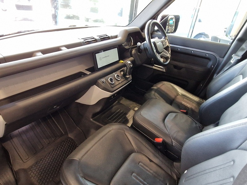 Land Rover Defender 110 D250 MHEV SE - U12090