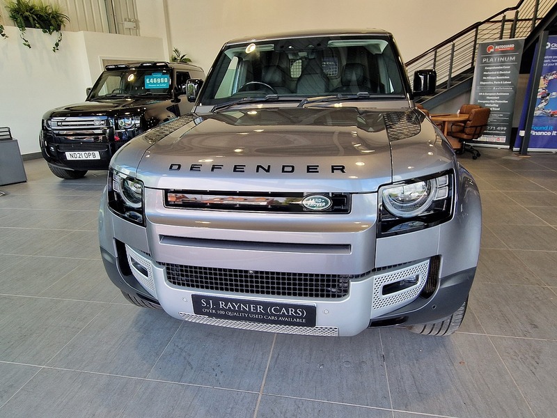 Land Rover Defender 110 D250 MHEV SE - U12090