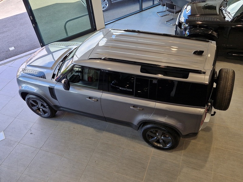 Land Rover Defender 110 D250 MHEV SE - U12090