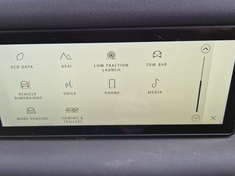 Land Rover Defender 110 D250 MHEV SE - U12090
