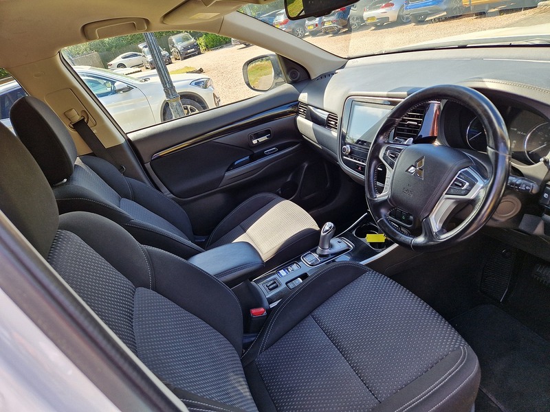 Mitsubishi Outlander h TwinMotor Design - U12098