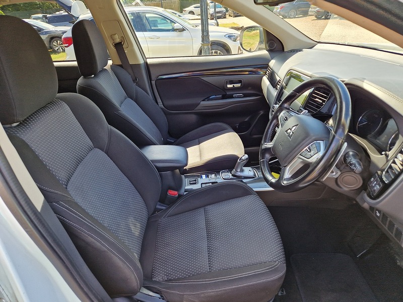 Mitsubishi Outlander h TwinMotor Design - U12098