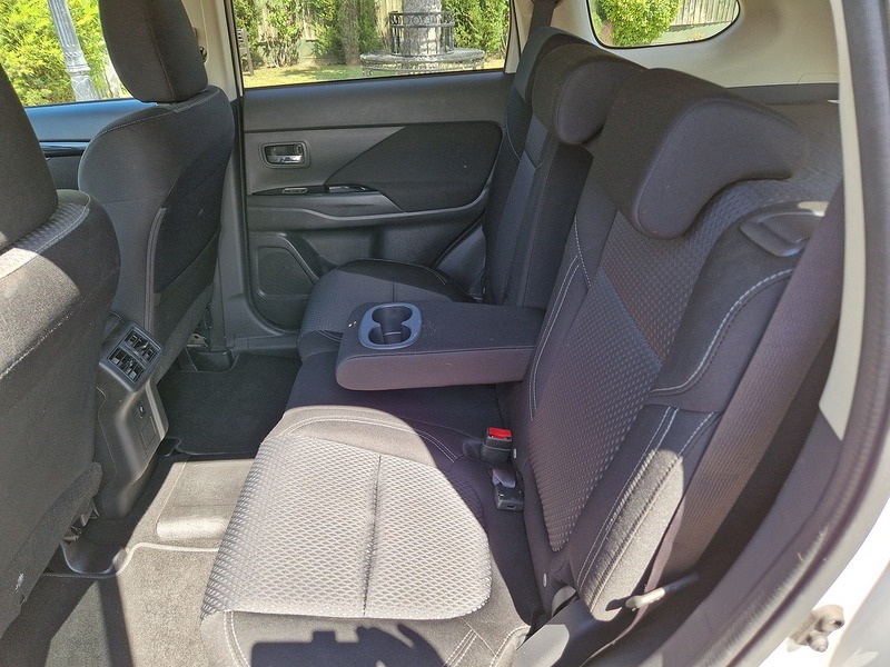 Mitsubishi Outlander h TwinMotor Design - U12098