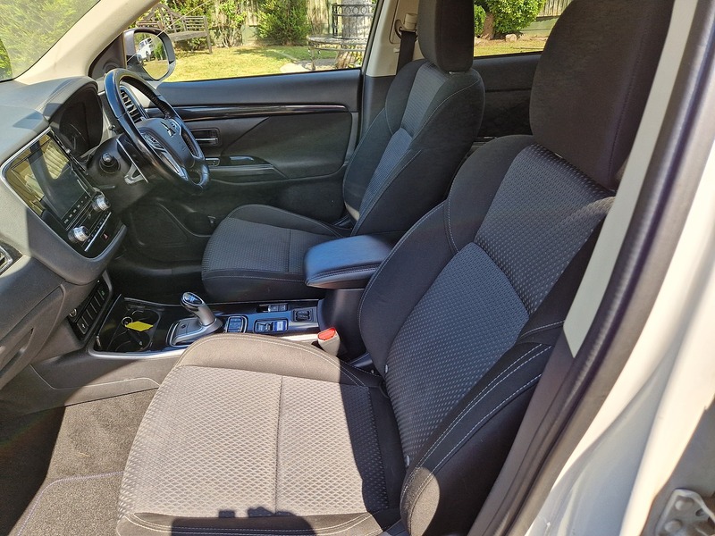 Mitsubishi Outlander h TwinMotor Design - U12098