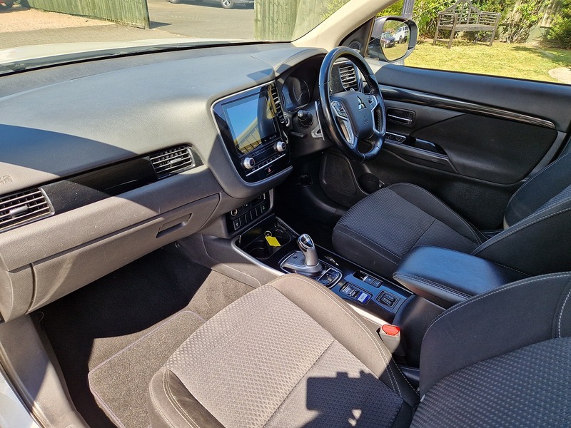 Mitsubishi Outlander h TwinMotor Design - U12098