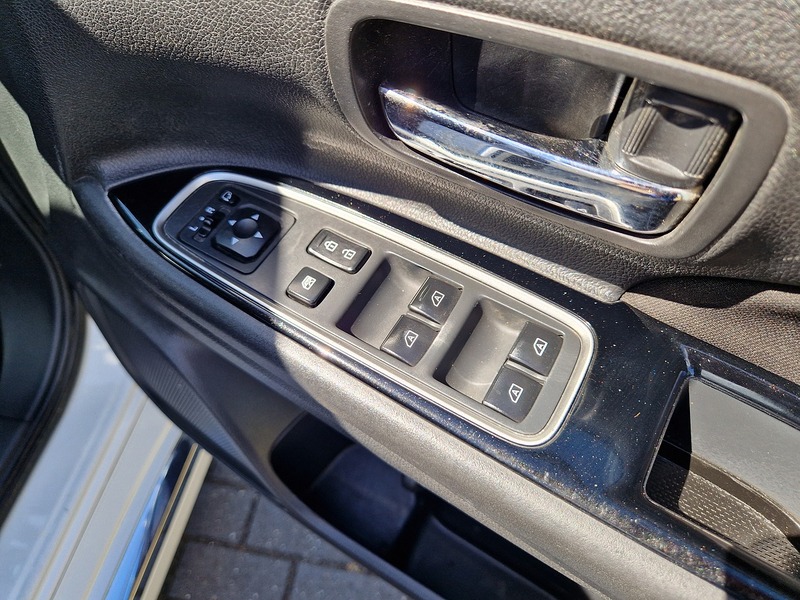 Mitsubishi Outlander h TwinMotor Design - U12098