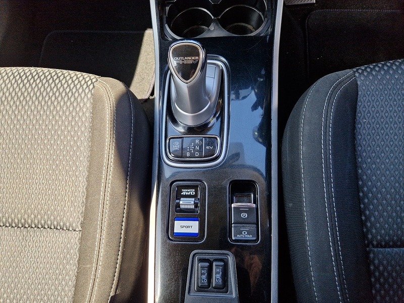 Mitsubishi Outlander h TwinMotor Design - U12098