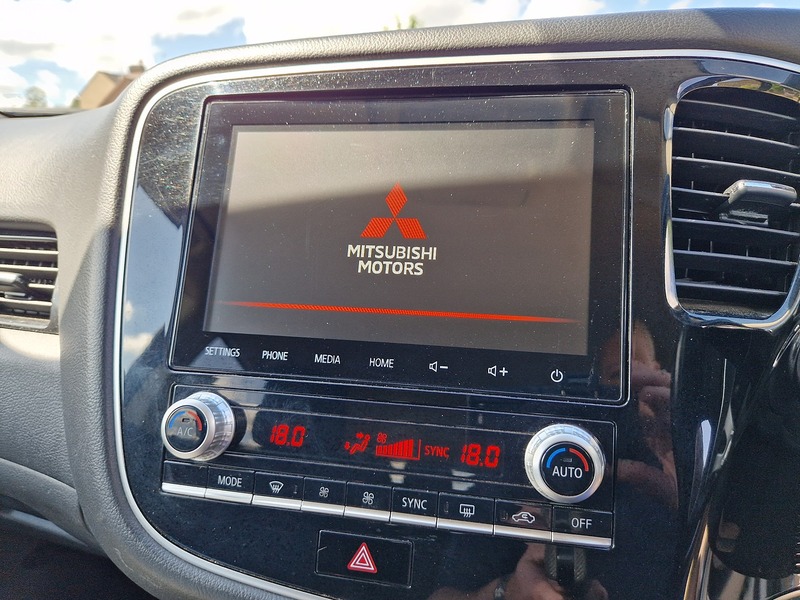 Mitsubishi Outlander h TwinMotor Design - U12098