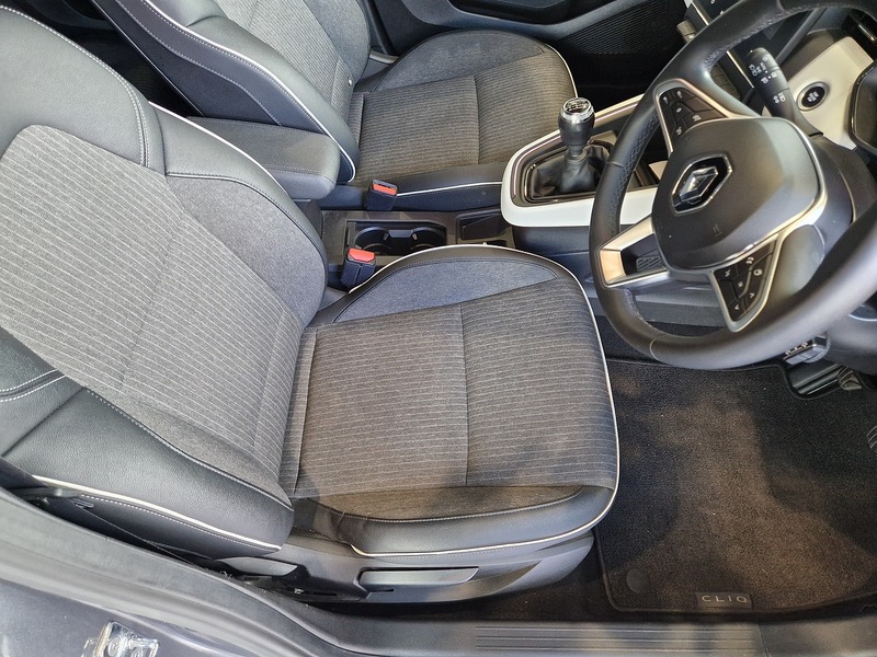 Renault Clio TCe Techno - U12102
