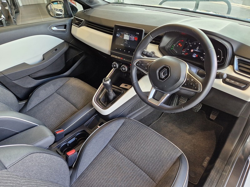 Renault Clio TCe Techno - U12102