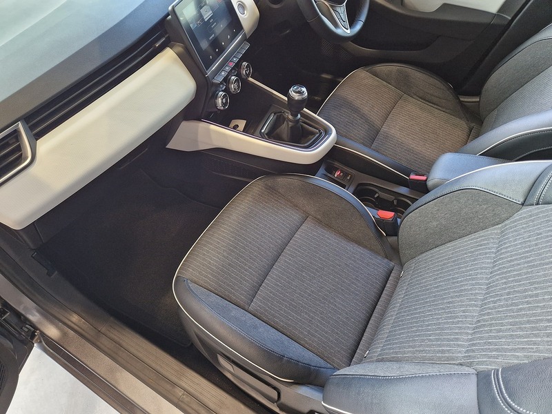 Renault Clio TCe Techno - U12102