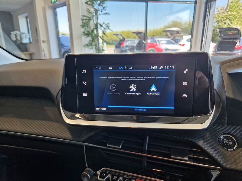 Peugeot 208 PureTech Allure Premium + - U12113