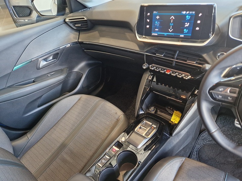 Peugeot 208 PureTech Allure Premium + - U12113