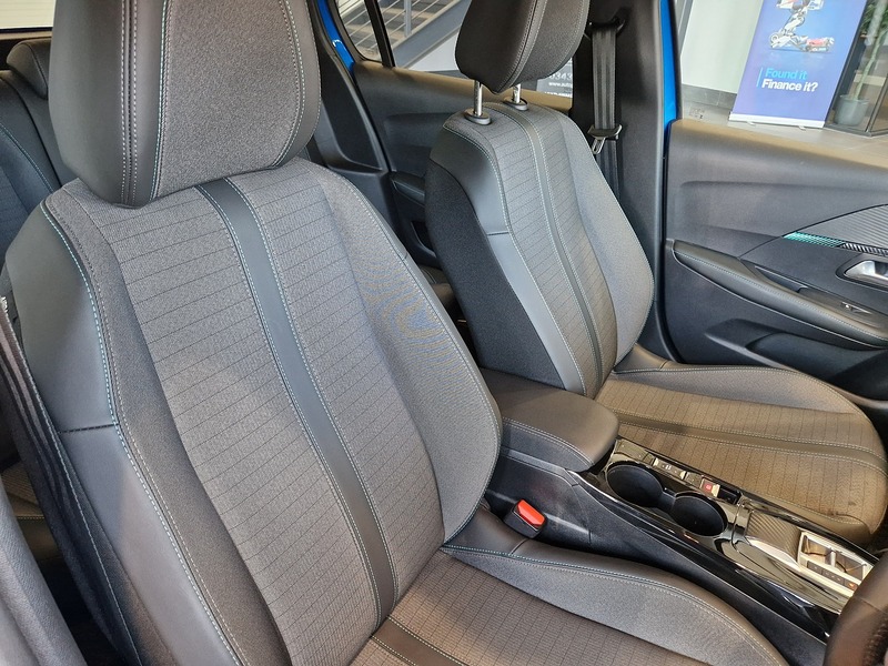 Peugeot 208 PureTech Allure Premium + - U12113