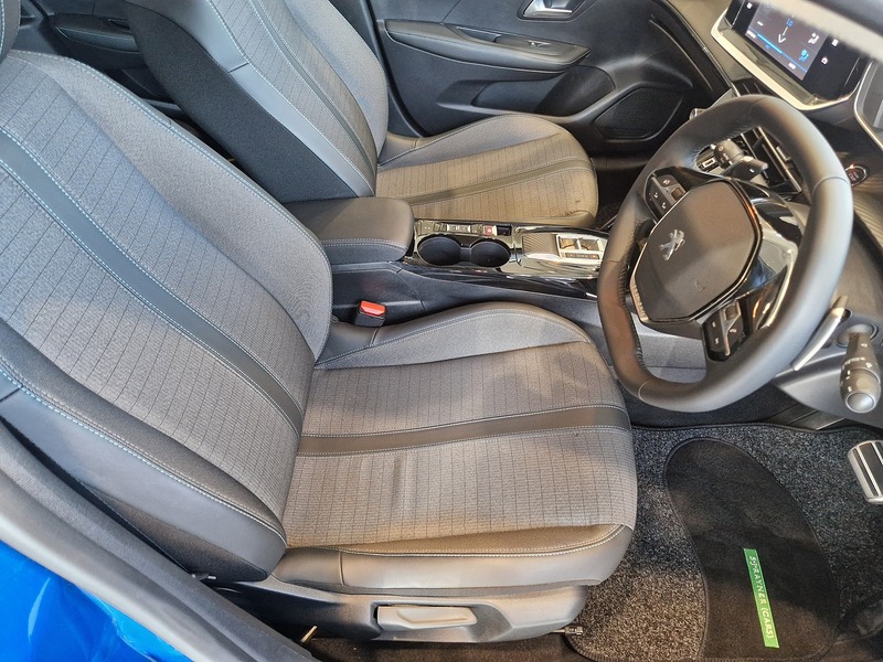 Peugeot 208 PureTech Allure Premium + - U12113