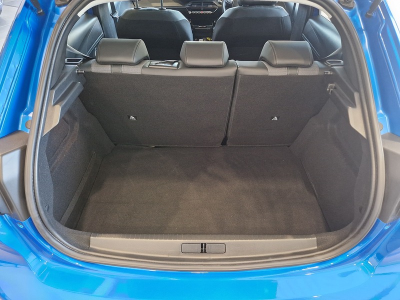 Peugeot 208 PureTech Allure Premium + - U12113