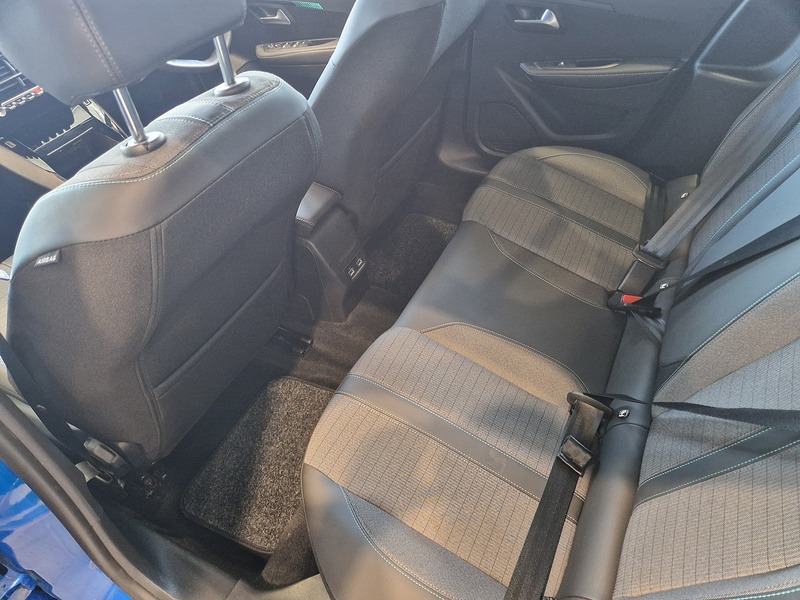 Peugeot 208 PureTech Allure Premium + - U12113