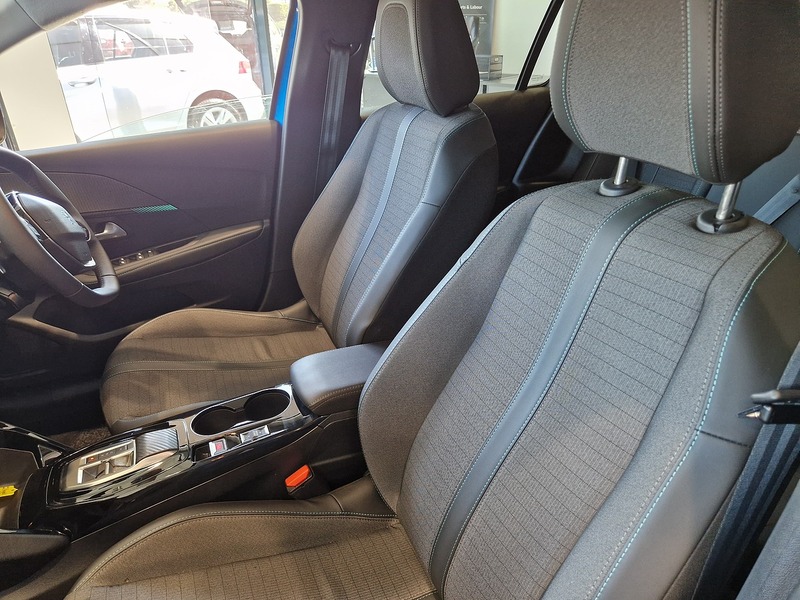 Peugeot 208 PureTech Allure Premium + - U12113