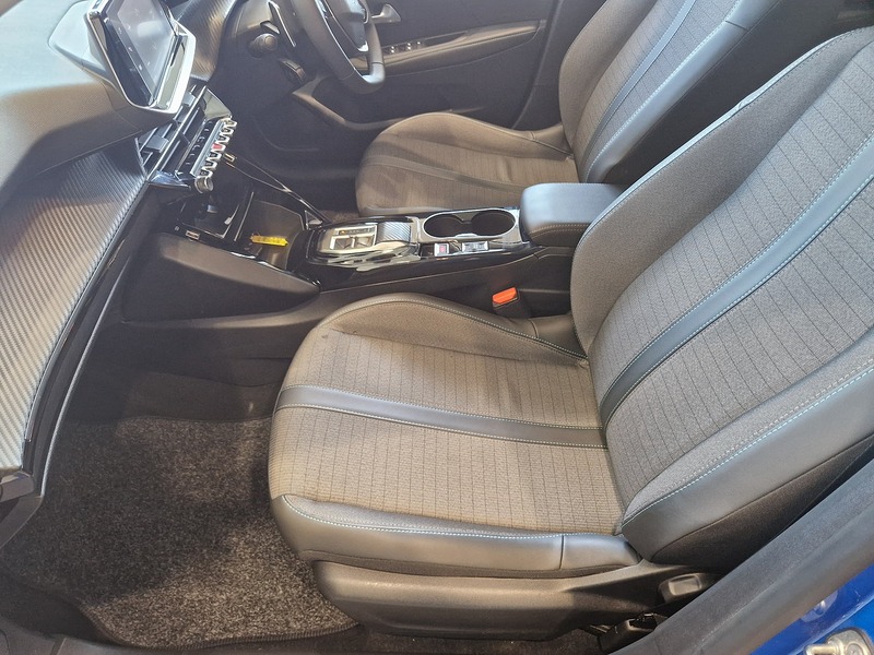 Peugeot 208 PureTech Allure Premium + - U12113