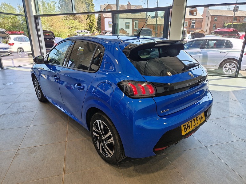 Peugeot 208 PureTech Allure Premium + - U12113