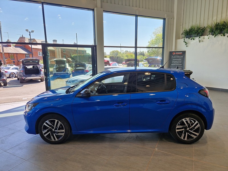 Peugeot 208 PureTech Allure Premium + - U12113