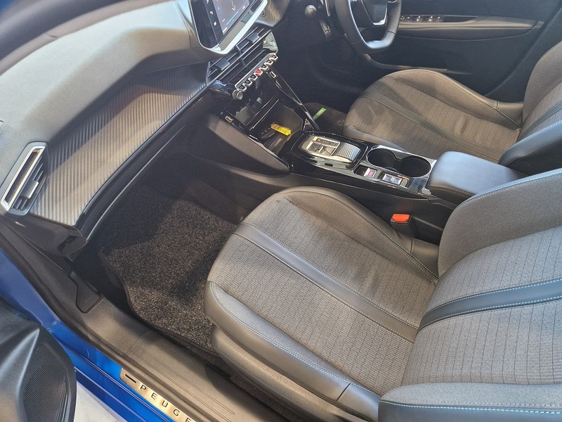 Peugeot 208 PureTech Allure Premium + - U12113
