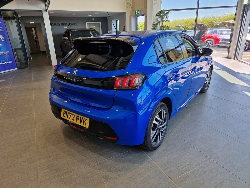 Peugeot 208 PureTech Allure Premium + - U12113