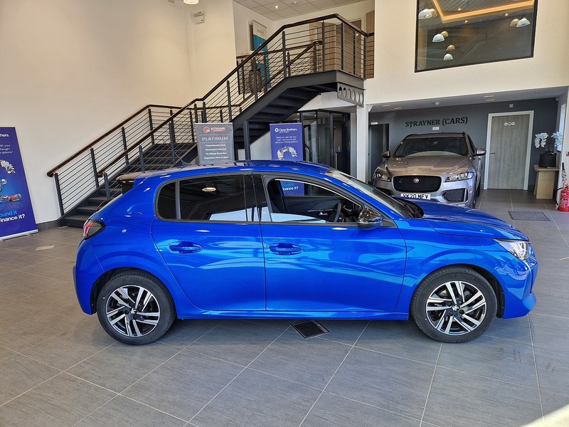 Peugeot 208 PureTech Allure Premium + - U12113