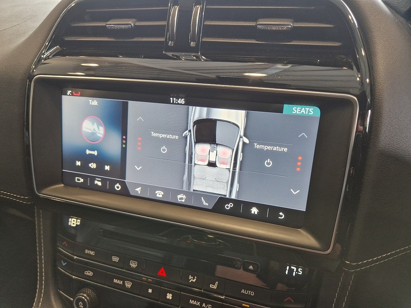 Jaguar F-PACE D180 Chequered Flag - U12118