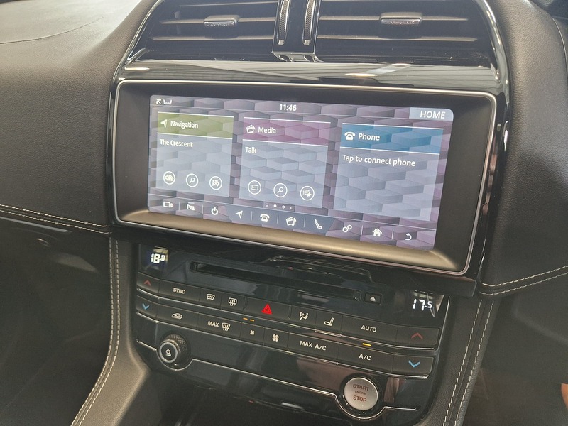 Jaguar F-PACE D180 Chequered Flag - U12118